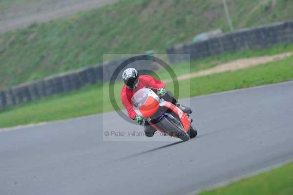 Mallory park Leicestershire;Mallory park photographs;Motorcycle action photographs;event digital images;eventdigitalimages;mallory park;no limits trackday;peter wileman photography;trackday;trackday digital images;trackday photos