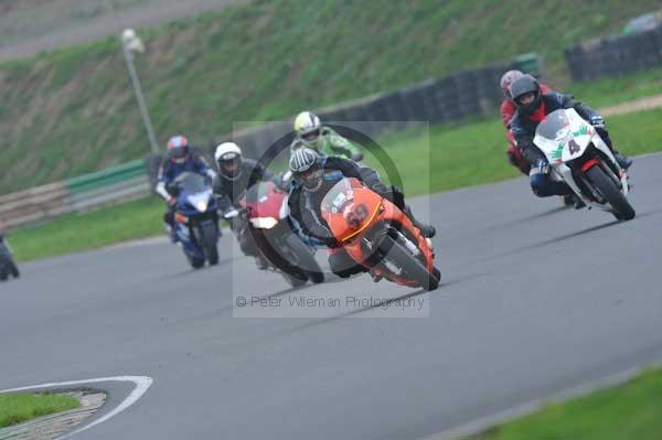 Mallory park Leicestershire;Mallory park photographs;Motorcycle action photographs;event digital images;eventdigitalimages;mallory park;no limits trackday;peter wileman photography;trackday;trackday digital images;trackday photos