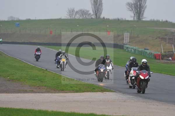 Mallory park Leicestershire;Mallory park photographs;Motorcycle action photographs;event digital images;eventdigitalimages;mallory park;no limits trackday;peter wileman photography;trackday;trackday digital images;trackday photos