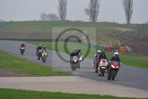 Mallory park Leicestershire;Mallory park photographs;Motorcycle action photographs;event digital images;eventdigitalimages;mallory park;no limits trackday;peter wileman photography;trackday;trackday digital images;trackday photos