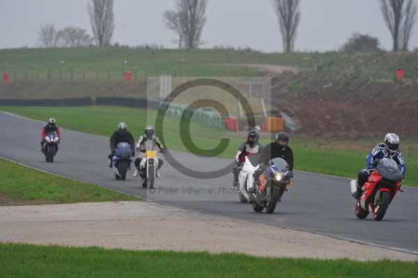 Mallory park Leicestershire;Mallory park photographs;Motorcycle action photographs;event digital images;eventdigitalimages;mallory park;no limits trackday;peter wileman photography;trackday;trackday digital images;trackday photos