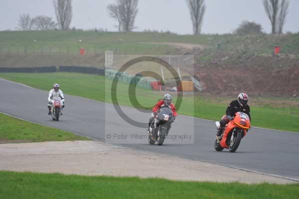 Mallory park Leicestershire;Mallory park photographs;Motorcycle action photographs;event digital images;eventdigitalimages;mallory park;no limits trackday;peter wileman photography;trackday;trackday digital images;trackday photos