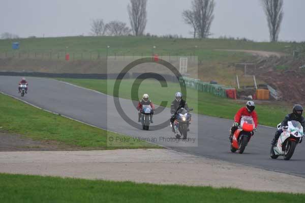 Mallory park Leicestershire;Mallory park photographs;Motorcycle action photographs;event digital images;eventdigitalimages;mallory park;no limits trackday;peter wileman photography;trackday;trackday digital images;trackday photos