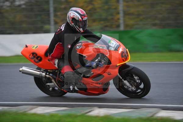 Mallory park Leicestershire;Mallory park photographs;Motorcycle action photographs;event digital images;eventdigitalimages;mallory park;no limits trackday;peter wileman photography;trackday;trackday digital images;trackday photos