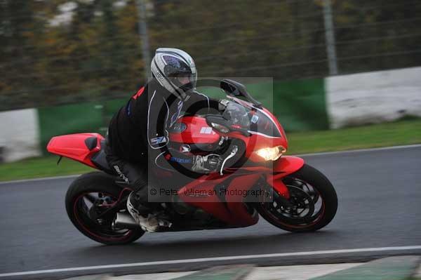 Mallory park Leicestershire;Mallory park photographs;Motorcycle action photographs;event digital images;eventdigitalimages;mallory park;no limits trackday;peter wileman photography;trackday;trackday digital images;trackday photos