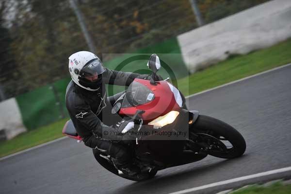 Mallory park Leicestershire;Mallory park photographs;Motorcycle action photographs;event digital images;eventdigitalimages;mallory park;no limits trackday;peter wileman photography;trackday;trackday digital images;trackday photos