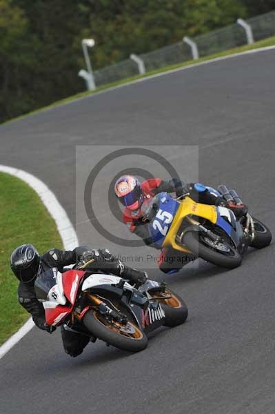 Motorcycle action photographs;Trackday digital images;cadwell;cadwell park photographs;event digital images;eventdigitalimages;motor racing louth lincolnshire;no limits trackdays;peter wileman photography;trackday;trackday photos