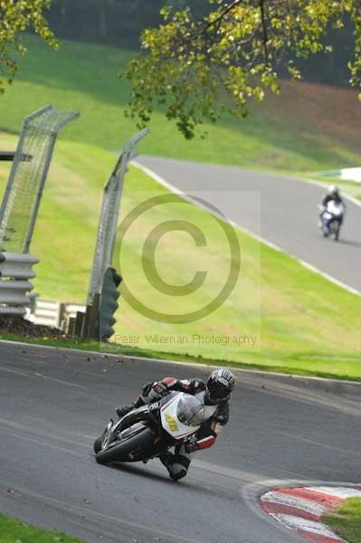 Motorcycle action photographs;Trackday digital images;cadwell;cadwell park photographs;event digital images;eventdigitalimages;motor racing louth lincolnshire;no limits trackdays;peter wileman photography;trackday;trackday photos