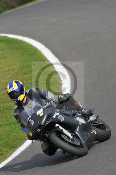 Motorcycle action photographs;Trackday digital images;cadwell;cadwell park photographs;event digital images;eventdigitalimages;motor racing louth lincolnshire;no limits trackdays;peter wileman photography;trackday;trackday photos