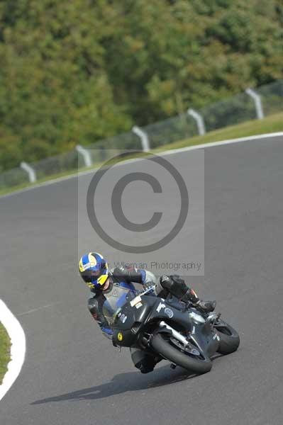 Motorcycle action photographs;Trackday digital images;cadwell;cadwell park photographs;event digital images;eventdigitalimages;motor racing louth lincolnshire;no limits trackdays;peter wileman photography;trackday;trackday photos