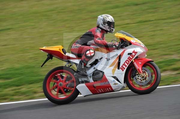 Motorcycle action photographs;Trackday digital images;cadwell;cadwell park photographs;event digital images;eventdigitalimages;motor racing louth lincolnshire;no limits trackdays;peter wileman photography;trackday;trackday photos