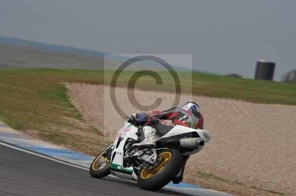 Motorcycle action photographs;Trackday digital images;donington;donington park leicestershire;donington photographs;event digital images;eventdigitalimages;no limits trackday;peter wileman photography;trackday;trackday photos