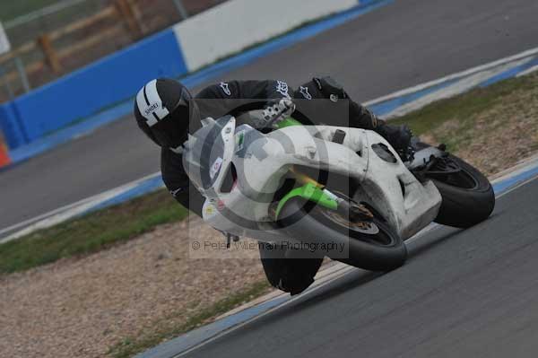 Motorcycle action photographs;Trackday digital images;donington;donington park leicestershire;donington photographs;event digital images;eventdigitalimages;no limits trackday;peter wileman photography;trackday;trackday photos