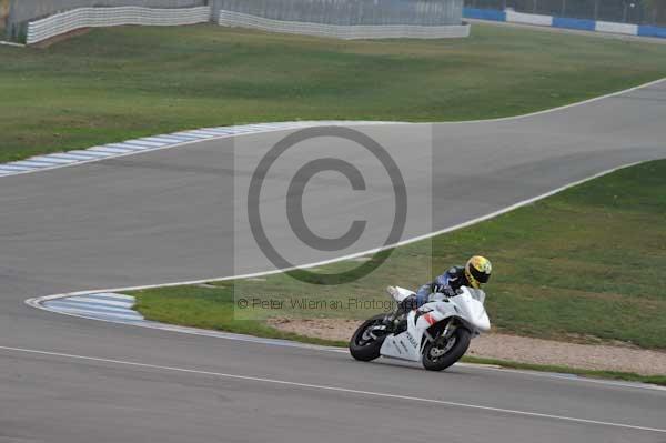 Motorcycle action photographs;Trackday digital images;donington;donington park leicestershire;donington photographs;event digital images;eventdigitalimages;no limits trackday;peter wileman photography;trackday;trackday photos