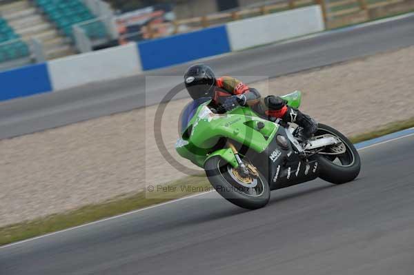 Motorcycle action photographs;Trackday digital images;donington;donington park leicestershire;donington photographs;event digital images;eventdigitalimages;no limits trackday;peter wileman photography;trackday;trackday photos