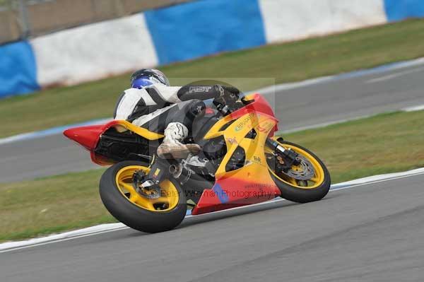 Motorcycle action photographs;Trackday digital images;donington;donington park leicestershire;donington photographs;event digital images;eventdigitalimages;no limits trackday;peter wileman photography;trackday;trackday photos