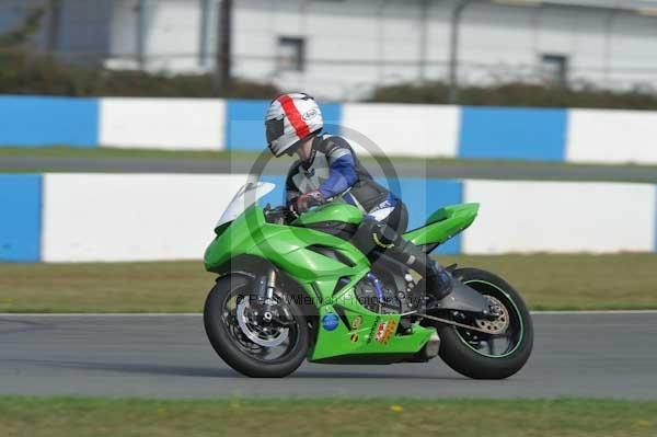 Motorcycle action photographs;Trackday digital images;donington;donington park leicestershire;donington photographs;event digital images;eventdigitalimages;no limits trackday;peter wileman photography;trackday;trackday photos