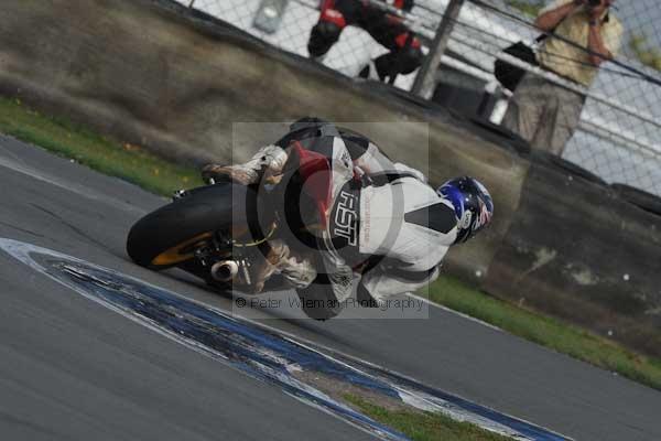 Motorcycle action photographs;Trackday digital images;donington;donington park leicestershire;donington photographs;event digital images;eventdigitalimages;no limits trackday;peter wileman photography;trackday;trackday photos