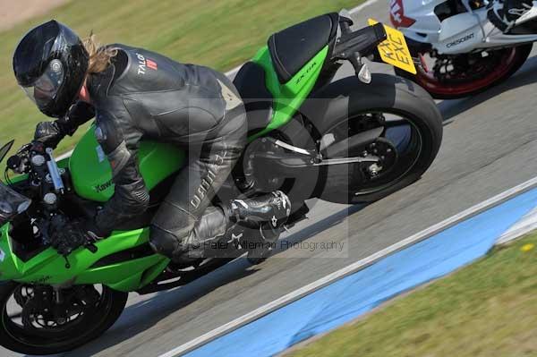 Motorcycle action photographs;Trackday digital images;donington;donington park leicestershire;donington photographs;event digital images;eventdigitalimages;no limits trackday;peter wileman photography;trackday;trackday photos