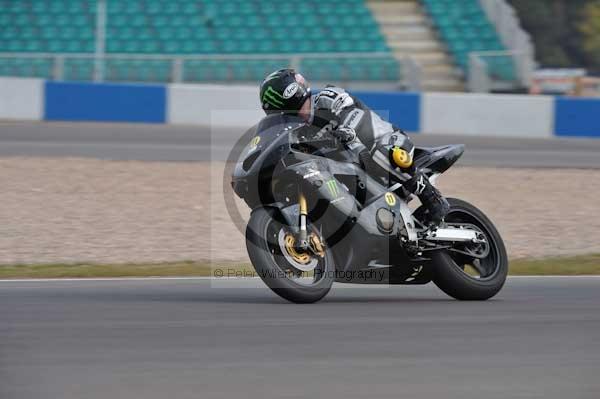 Motorcycle action photographs;Trackday digital images;donington;donington park leicestershire;donington photographs;event digital images;eventdigitalimages;no limits trackday;peter wileman photography;trackday;trackday photos