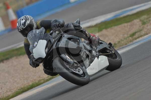 Motorcycle action photographs;Trackday digital images;donington;donington park leicestershire;donington photographs;event digital images;eventdigitalimages;no limits trackday;peter wileman photography;trackday;trackday photos