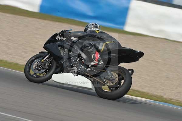 Motorcycle action photographs;Trackday digital images;donington;donington park leicestershire;donington photographs;event digital images;eventdigitalimages;no limits trackday;peter wileman photography;trackday;trackday photos