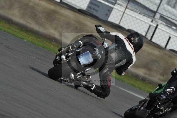 Motorcycle action photographs;Trackday digital images;donington;donington park leicestershire;donington photographs;event digital images;eventdigitalimages;no limits trackday;peter wileman photography;trackday;trackday photos