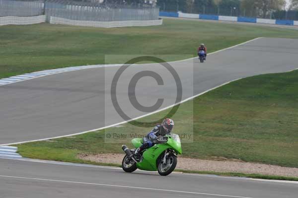 Motorcycle action photographs;Trackday digital images;donington;donington park leicestershire;donington photographs;event digital images;eventdigitalimages;no limits trackday;peter wileman photography;trackday;trackday photos