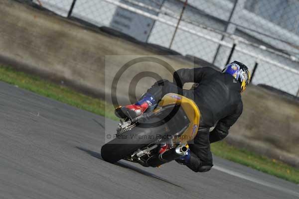 Motorcycle action photographs;Trackday digital images;donington;donington park leicestershire;donington photographs;event digital images;eventdigitalimages;no limits trackday;peter wileman photography;trackday;trackday photos