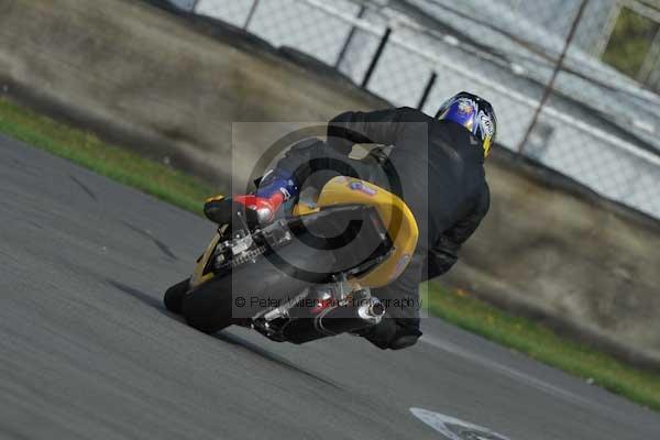 Motorcycle action photographs;Trackday digital images;donington;donington park leicestershire;donington photographs;event digital images;eventdigitalimages;no limits trackday;peter wileman photography;trackday;trackday photos