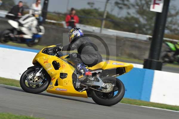 Motorcycle action photographs;Trackday digital images;donington;donington park leicestershire;donington photographs;event digital images;eventdigitalimages;no limits trackday;peter wileman photography;trackday;trackday photos