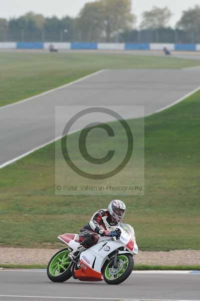 Motorcycle action photographs;Trackday digital images;donington;donington park leicestershire;donington photographs;event digital images;eventdigitalimages;no limits trackday;peter wileman photography;trackday;trackday photos