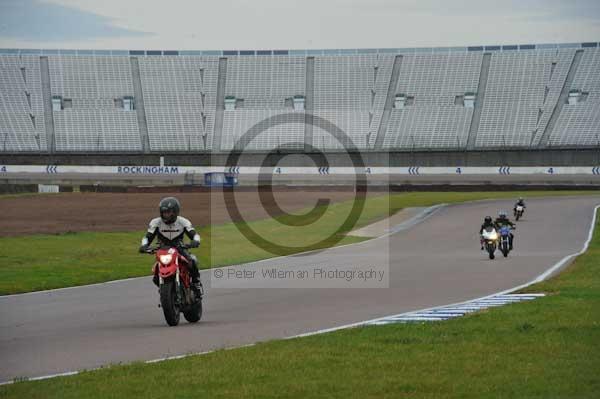 Rockingham no limits trackday;enduro digital images;event digital images;eventdigitalimages;no limits trackdays;peter wileman photography;racing digital images;rockingham raceway northamptonshire;rockingham trackday photographs;trackday digital images;trackday photos