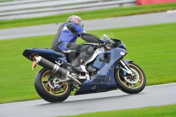 Motorcycle action photographs;Trackday digital images;event digital images;eventdigitalimages;no limits trackday;oulton park;oulton park circuit cheshire;oulton park photographs;peter wileman photography;trackday;trackday photos