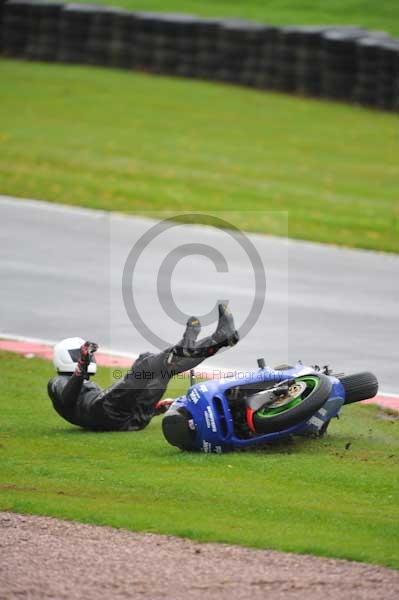 Motorcycle action photographs;Trackday digital images;event digital images;eventdigitalimages;no limits trackday;oulton park;oulton park circuit cheshire;oulton park photographs;peter wileman photography;trackday;trackday photos