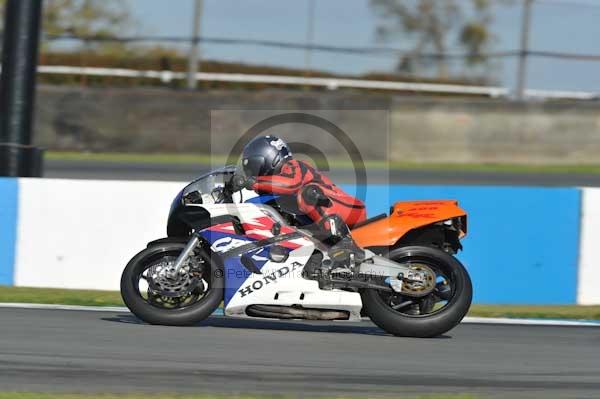 Motorcycle action photographs;donington;donington park leicestershire;donington photographs;event digital images;eventdigitalimages;no limits trackday;peter wileman photography;trackday;trackday digital images;trackday photos