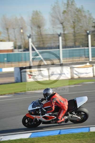 Motorcycle action photographs;donington;donington park leicestershire;donington photographs;event digital images;eventdigitalimages;no limits trackday;peter wileman photography;trackday;trackday digital images;trackday photos