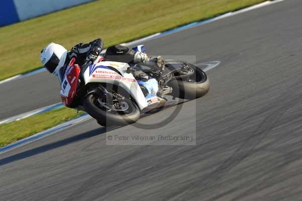 Motorcycle action photographs;donington;donington park leicestershire;donington photographs;event digital images;eventdigitalimages;no limits trackday;peter wileman photography;trackday;trackday digital images;trackday photos