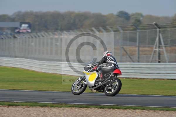 Motorcycle action photographs;donington;donington park leicestershire;donington photographs;event digital images;eventdigitalimages;no limits trackday;peter wileman photography;trackday;trackday digital images;trackday photos