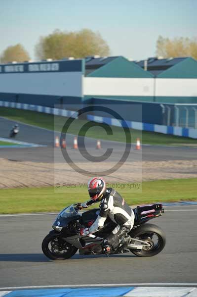 Motorcycle action photographs;donington;donington park leicestershire;donington photographs;event digital images;eventdigitalimages;no limits trackday;peter wileman photography;trackday;trackday digital images;trackday photos