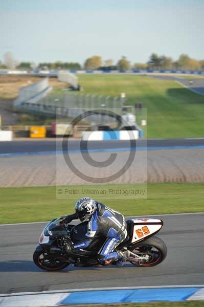 Motorcycle action photographs;donington;donington park leicestershire;donington photographs;event digital images;eventdigitalimages;no limits trackday;peter wileman photography;trackday;trackday digital images;trackday photos