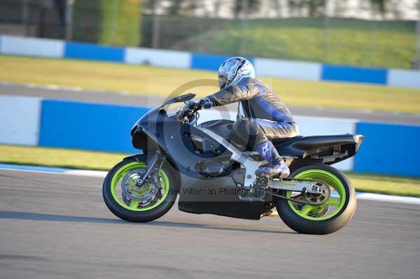 Motorcycle action photographs;donington;donington park leicestershire;donington photographs;event digital images;eventdigitalimages;no limits trackday;peter wileman photography;trackday;trackday digital images;trackday photos