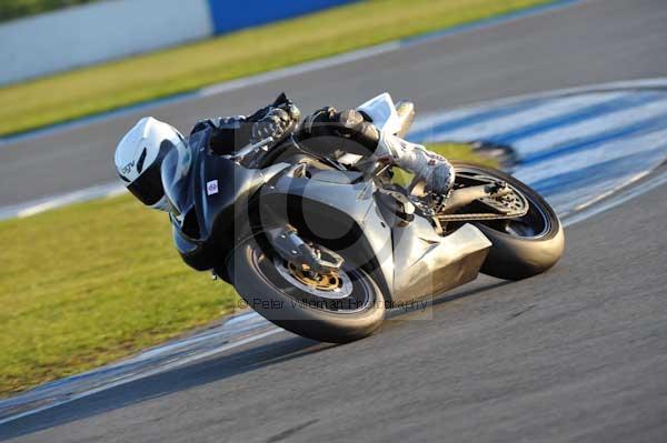 Motorcycle action photographs;donington;donington park leicestershire;donington photographs;event digital images;eventdigitalimages;no limits trackday;peter wileman photography;trackday;trackday digital images;trackday photos