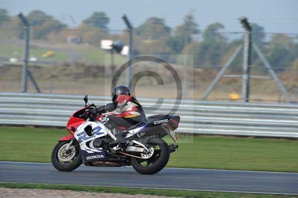 Motorcycle action photographs;donington;donington park leicestershire;donington photographs;event digital images;eventdigitalimages;no limits trackday;peter wileman photography;trackday;trackday digital images;trackday photos