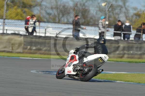 Motorcycle action photographs;donington;donington park leicestershire;donington photographs;event digital images;eventdigitalimages;no limits trackday;peter wileman photography;trackday;trackday digital images;trackday photos