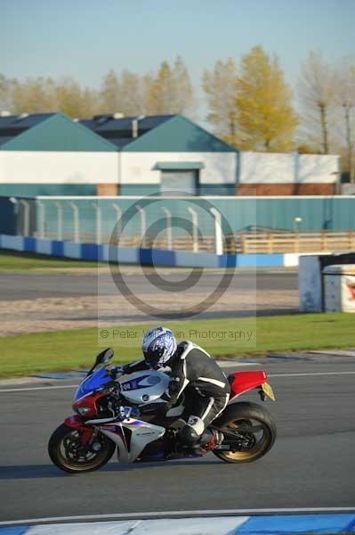 Motorcycle action photographs;donington;donington park leicestershire;donington photographs;event digital images;eventdigitalimages;no limits trackday;peter wileman photography;trackday;trackday digital images;trackday photos