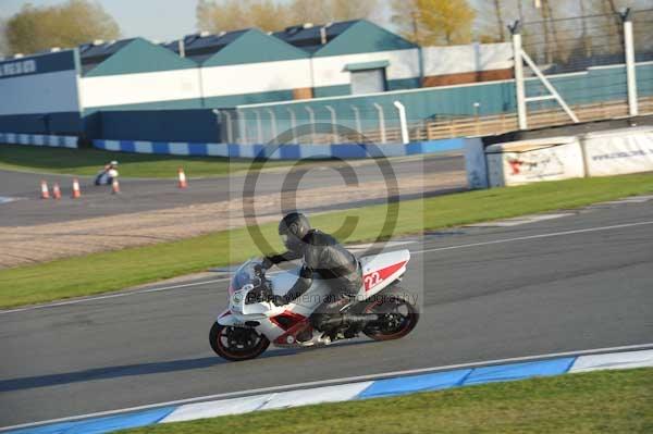 Motorcycle action photographs;donington;donington park leicestershire;donington photographs;event digital images;eventdigitalimages;no limits trackday;peter wileman photography;trackday;trackday digital images;trackday photos