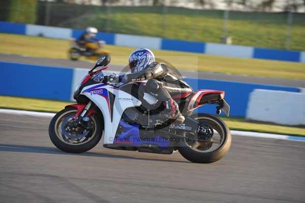 Motorcycle action photographs;donington;donington park leicestershire;donington photographs;event digital images;eventdigitalimages;no limits trackday;peter wileman photography;trackday;trackday digital images;trackday photos