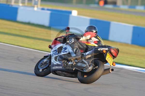 Motorcycle action photographs;donington;donington park leicestershire;donington photographs;event digital images;eventdigitalimages;no limits trackday;peter wileman photography;trackday;trackday digital images;trackday photos