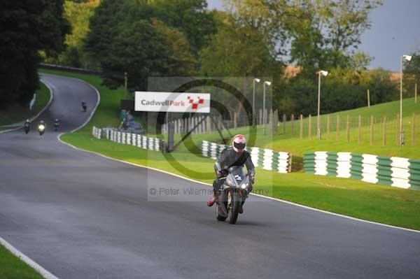 Motorcycle action photographs;cadwell;cadwell park photographs;event digital images;eventdigitalimages;motor racing louth lincolnshire;no limits trackday;peter wileman photography;trackday;trackday digital images;trackday photos